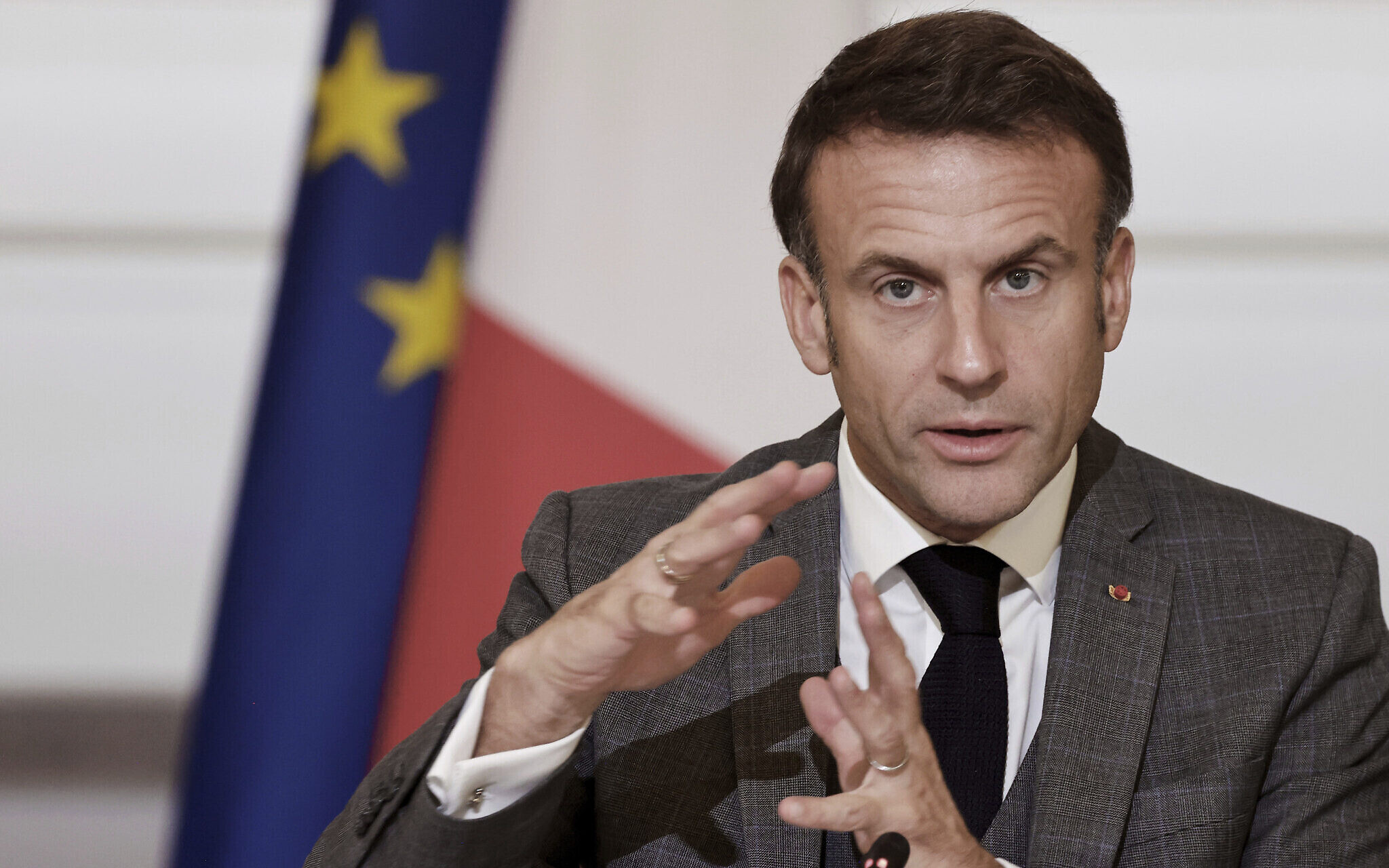 “EU far from admitting Ukraine” — Macron