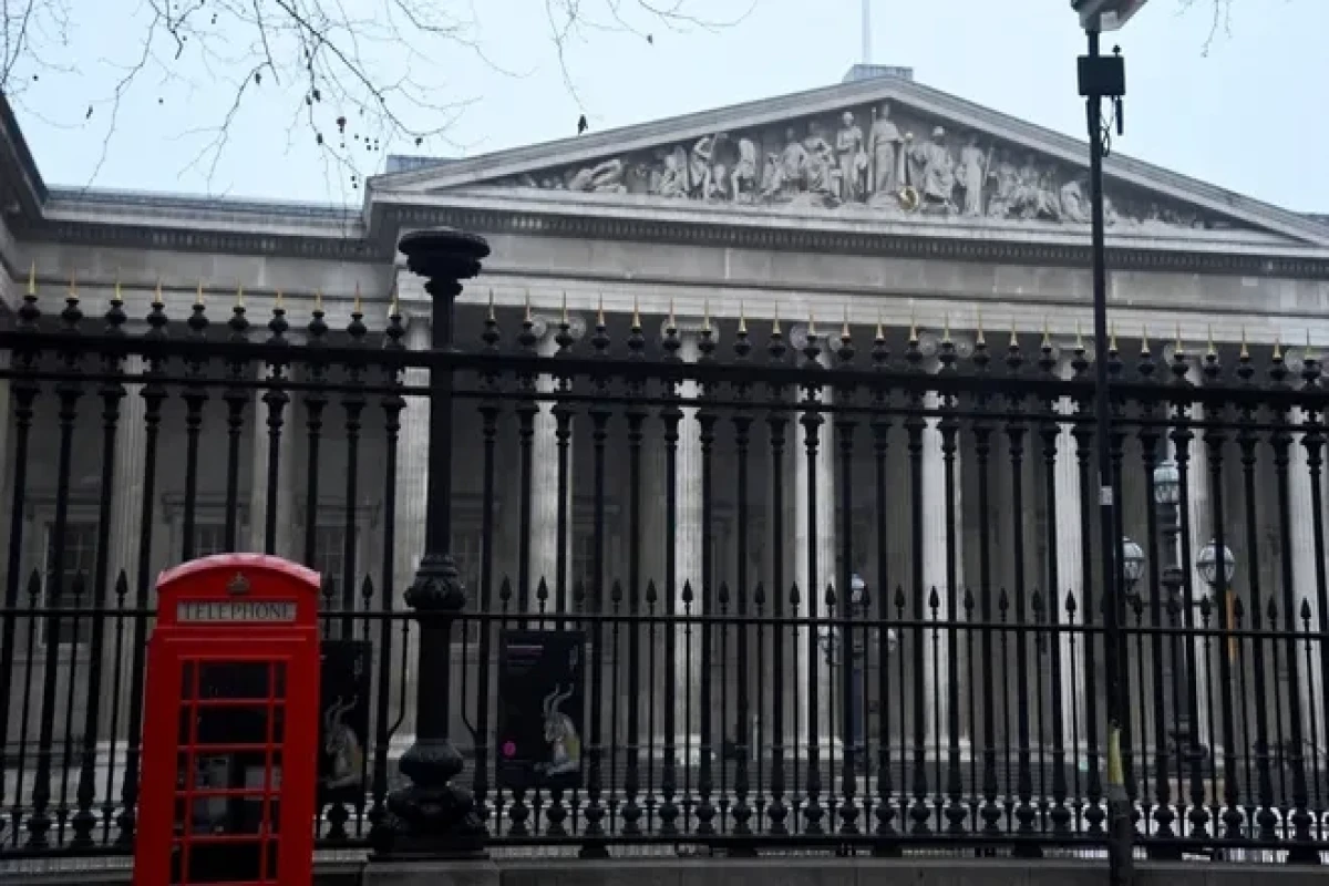 2,000 monuments were stolen from the British Museum