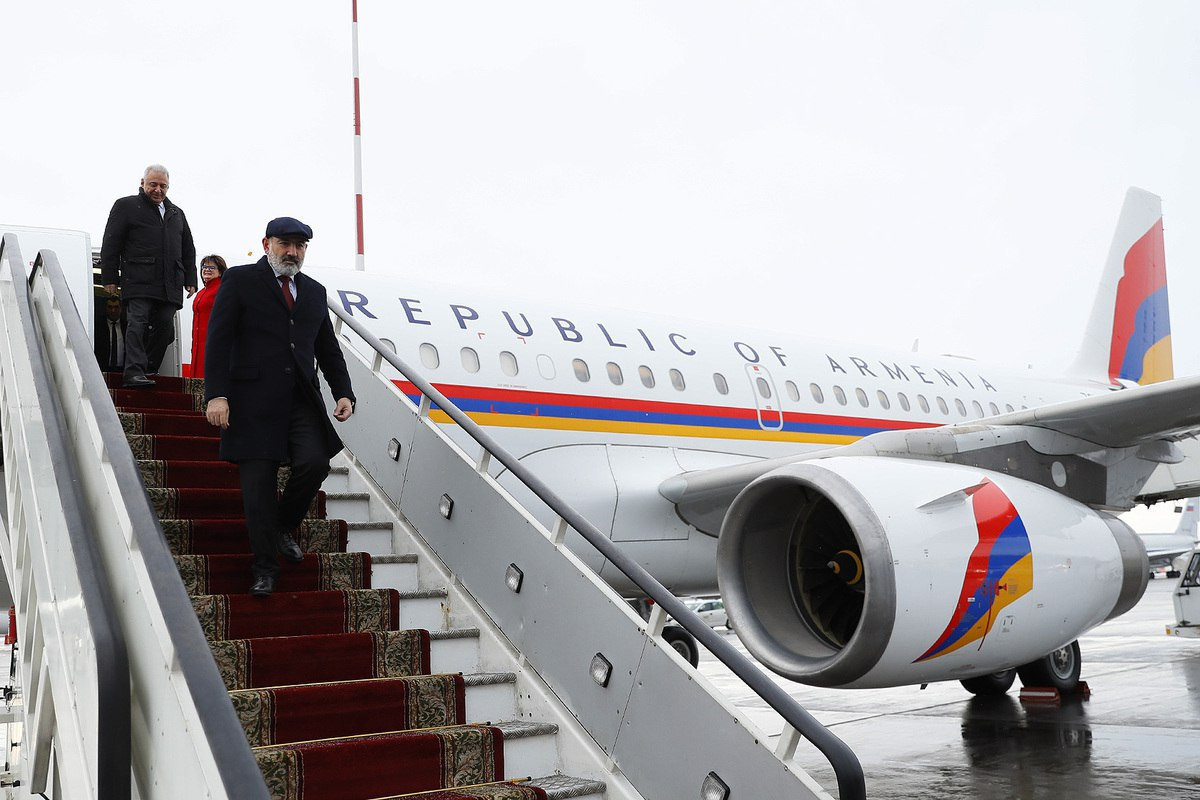 Armenian Prime Minister visits Russia -UPDATED