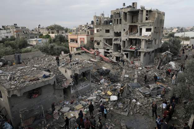 ماذا نعرف عن قصف مخيم المغازي؟