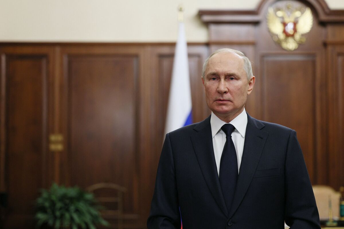 Putin Shames Gilded Elite After ‘Almost Naked’ Party Scandal