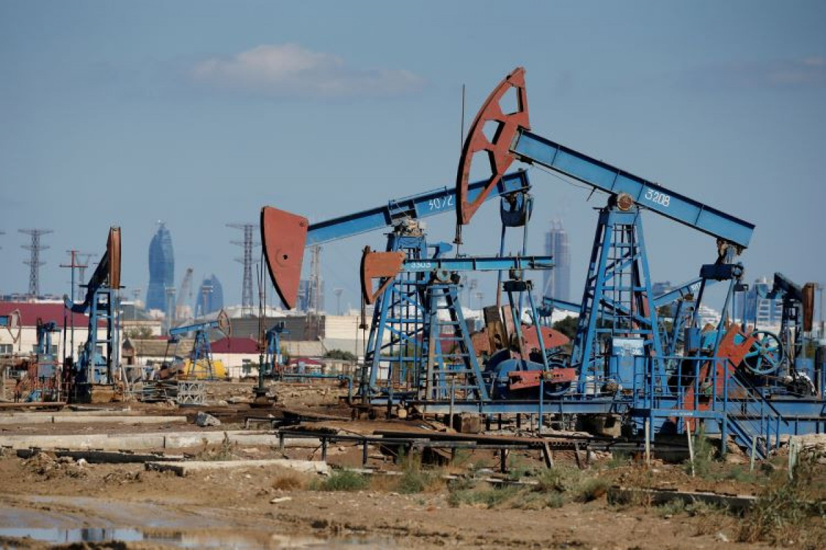 Price of Azerbaijani oil continues to decrease