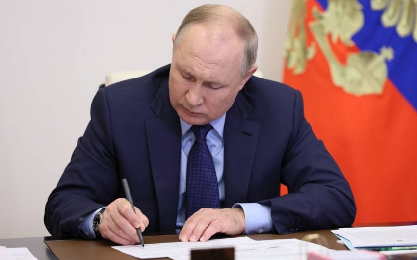 Putin inks decree on granting citizenship to foreigners under contract with Russian army