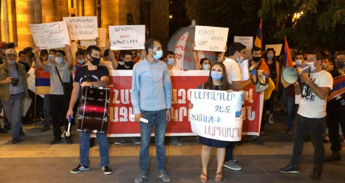 İrəvanda aksiya: "Nikol - satqındır" şüarları səsləndirilir