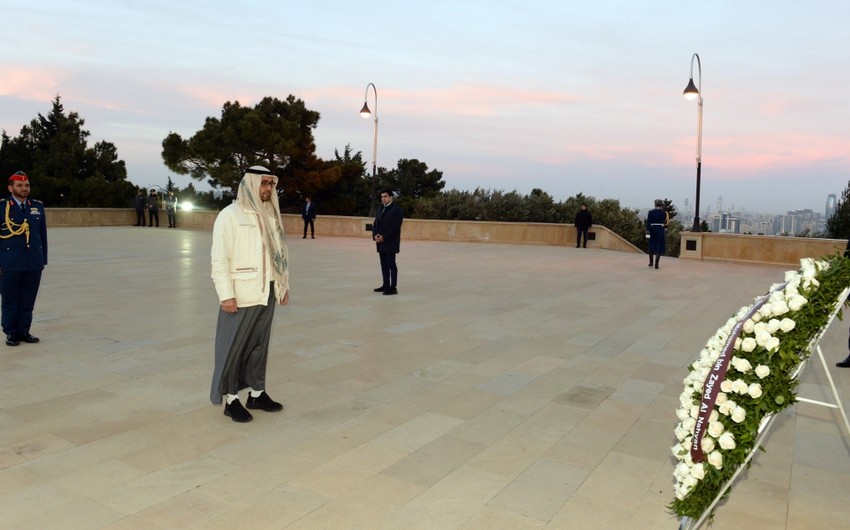 President of United Arab Emirates pays respect to Azerbaijani martyrs