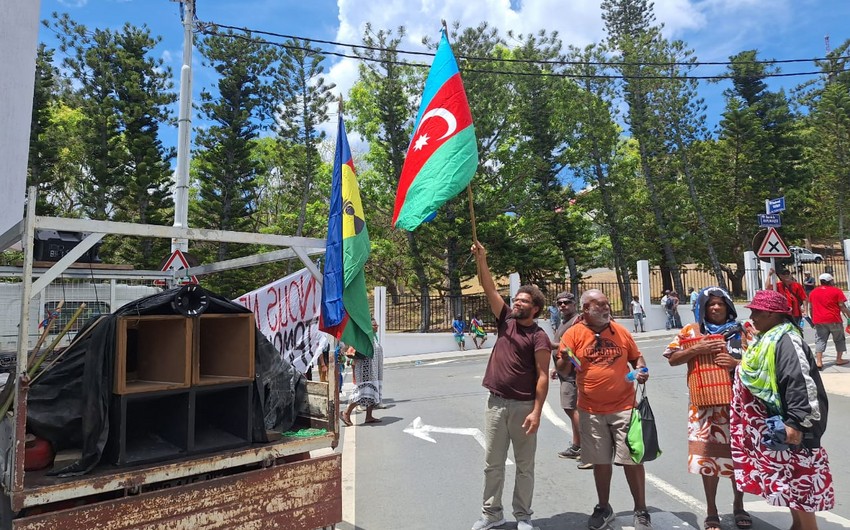 Protest against France in New Caledonia, Azerbaijani flags waved