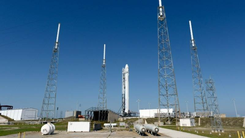 SpaceX launches Falcon 9 with 22 Starlink satellites