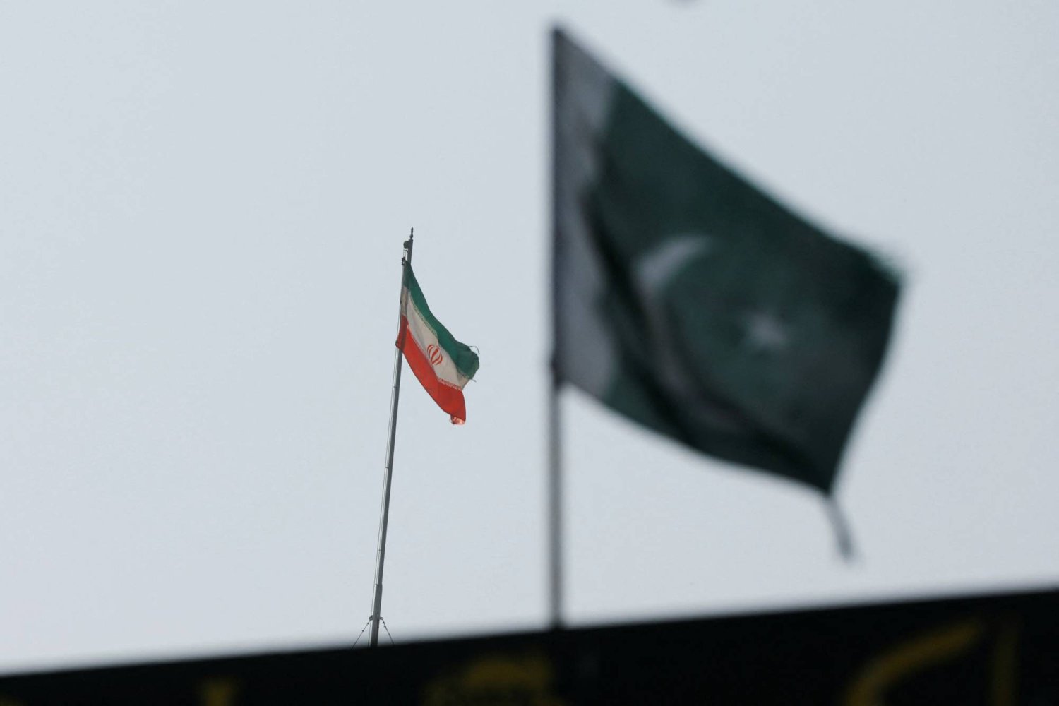 باكستان تتوعد بالتصدى بقوة لأي «مغامرة أخرى غير محسوبة» من إيران