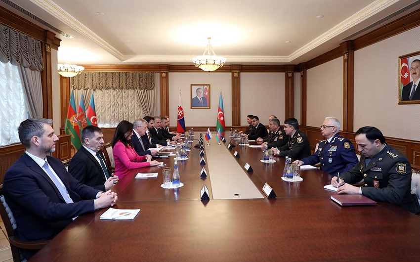 Azerbaijan defense minister meets with his Slovakian counterpart