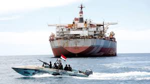 الحوثي يعلن استمرار عمليات استهداف السفن المرتبطة بإسرائيل في البحرين الأحمر والعربي