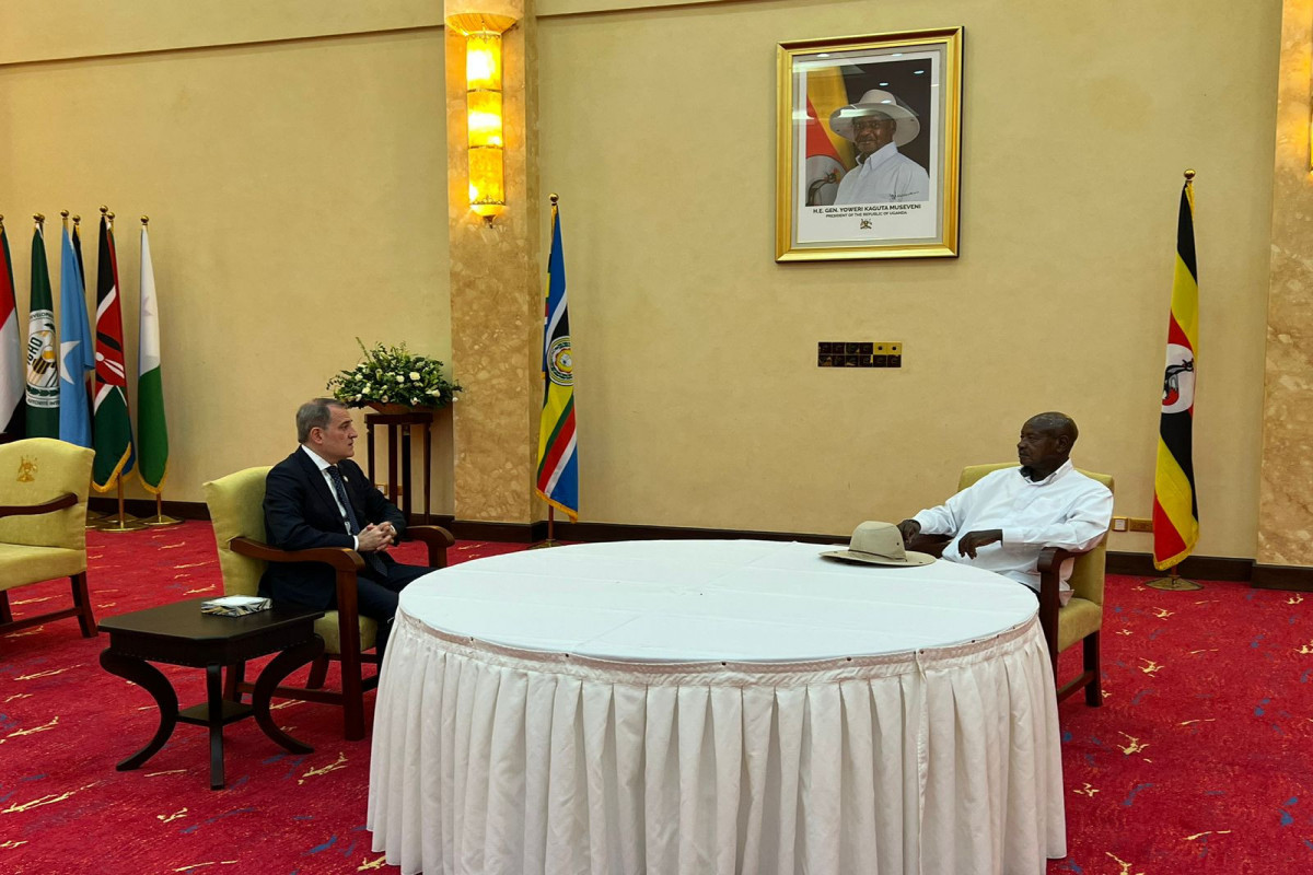Глава МИД Азербайджана встретился с президентом Уганды