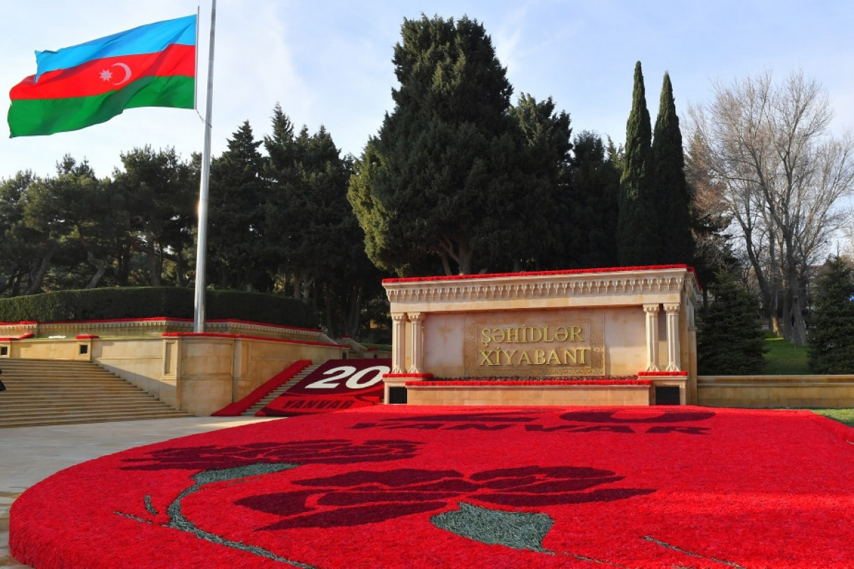 President Ilham Aliyev and First Lady Mehriban Aliyeva visited Alley of Martyrs on 34th anniversary of 20 January tragedy