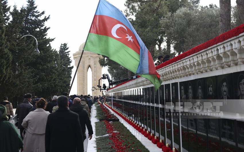 People of Azerbaijan pay tribute to 20 January martyrs -