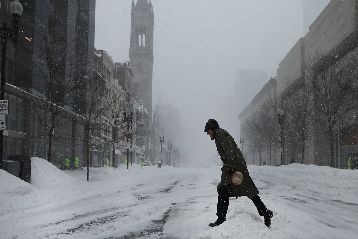 Death toll tops 60 across U.S. as arctic blast leaves dangerous icy conditions