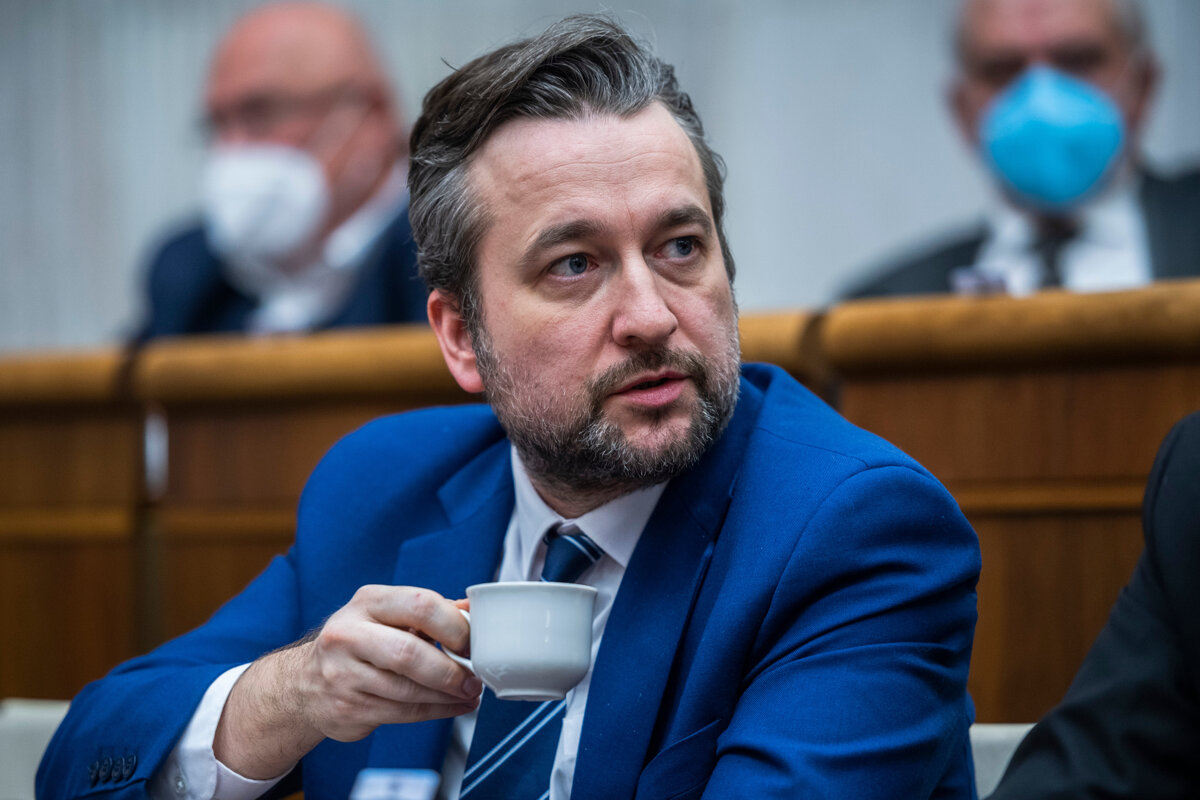 "Aİ - nin maliyyə dəstəkləri Ukraynada daha çox ölümə səbəb olur" - Slovakiyalı siyasətçi