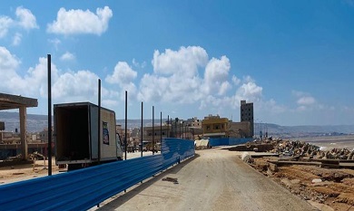 ليبيا تقيم سياج عازل حول المنطقة المنكوبة بمدينة درنة