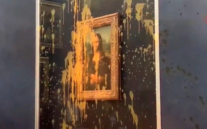 Fransada ekofəallar "Mona Liza" tablosuna şorba töküblər