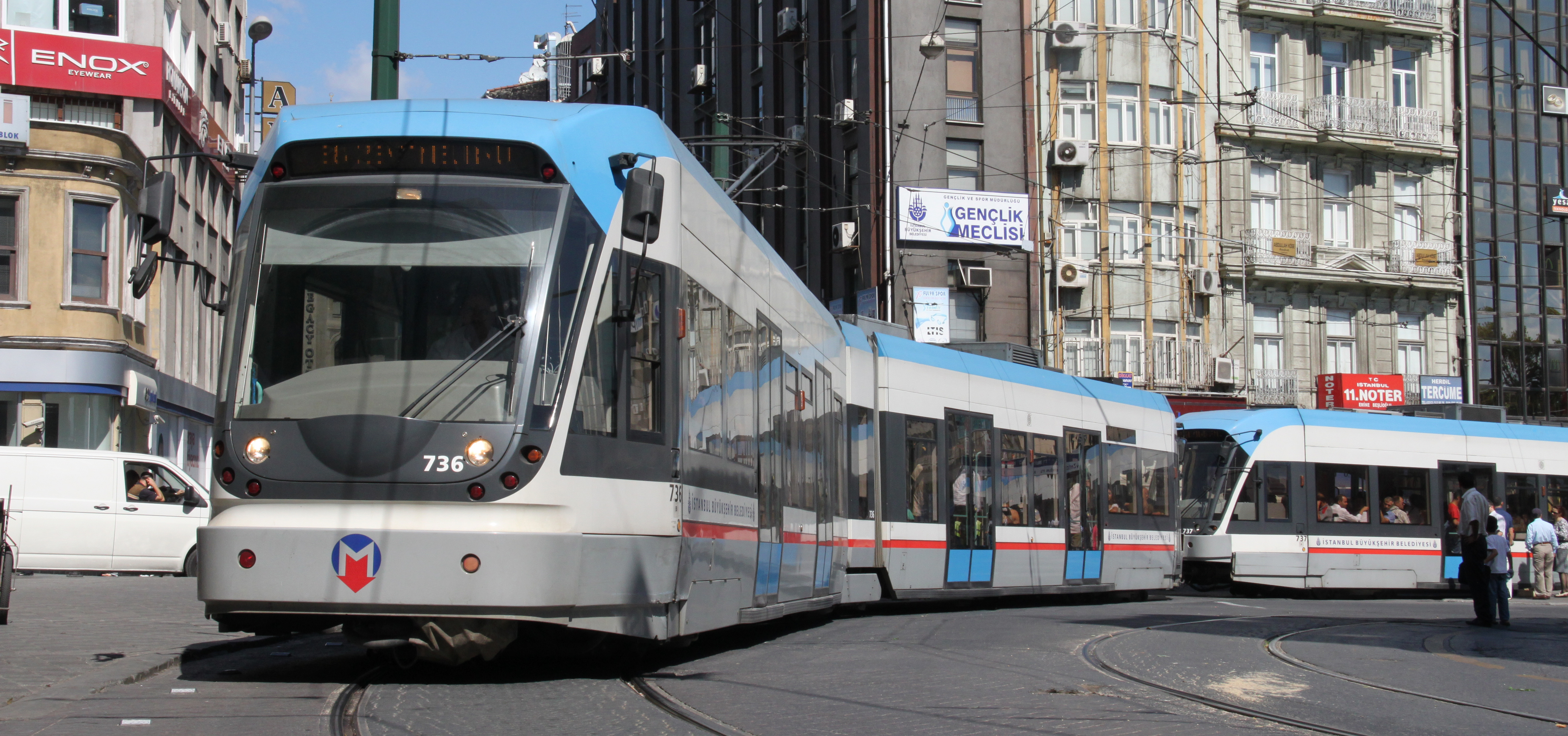 İstanbulda tramvaylar toqquşdu - VİDEO
