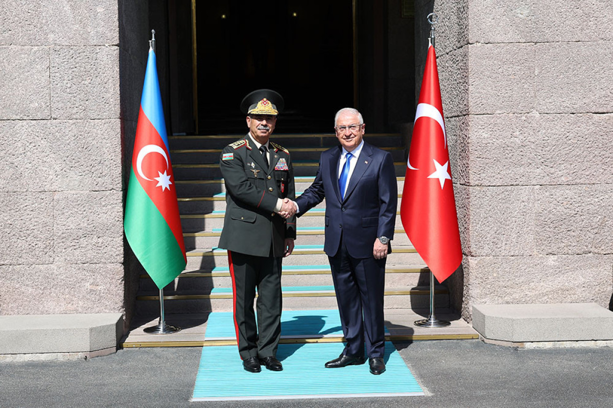 Turkish Defence minister congratulates Azerbaijan's Defence minister on the successful completion of anti-terrorist measures
