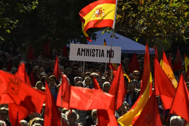 İspaniya parlamenti Kataloniya nümayəndəliyini qovub