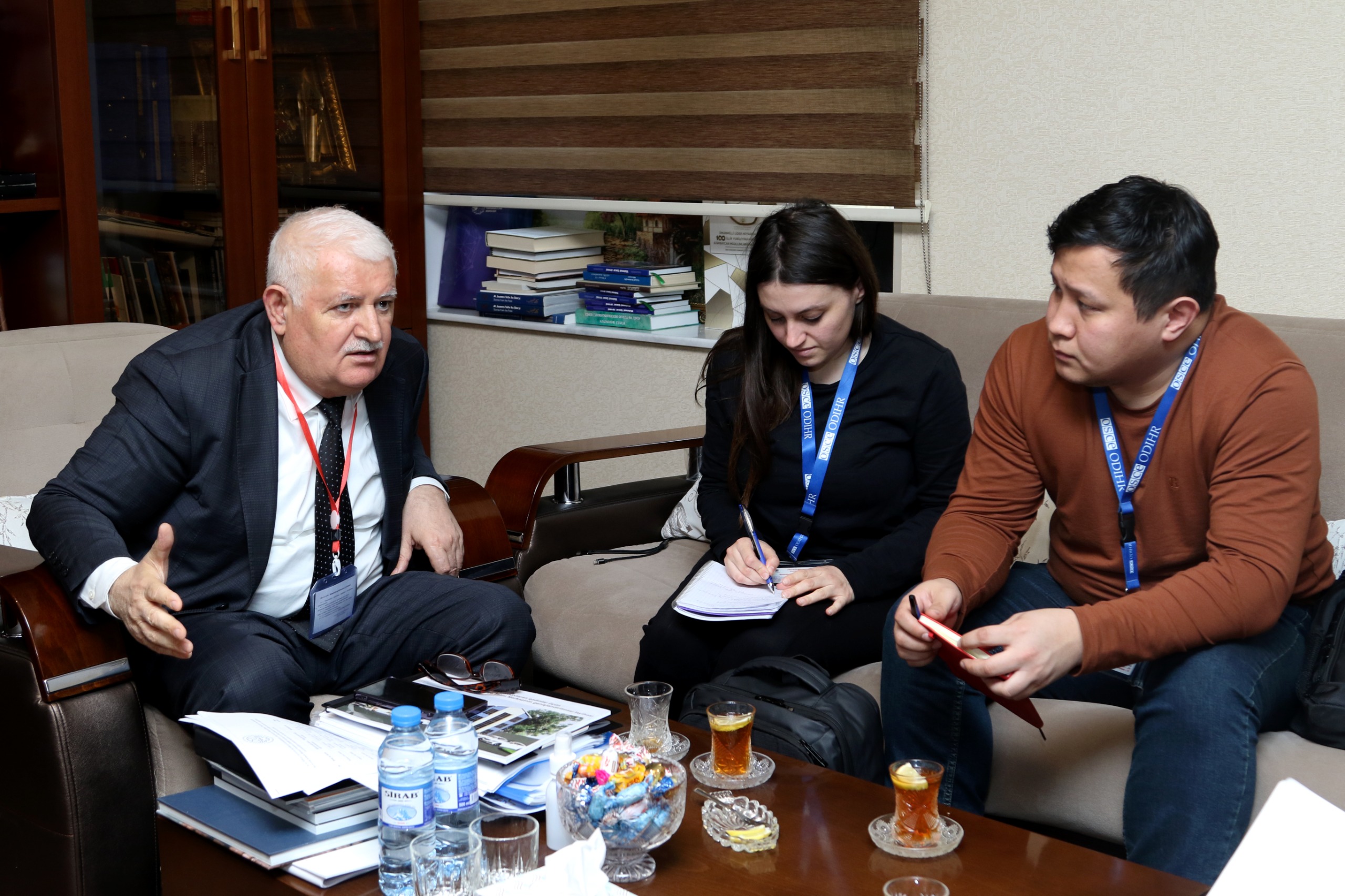 Долгосрочные наблюдатели Бюро демократических институтов и прав человека ОБСЕ Ноэми Арчидиаконо и Оляс Аканов посетили головной офис Международного Фонда Евразия Пресс.