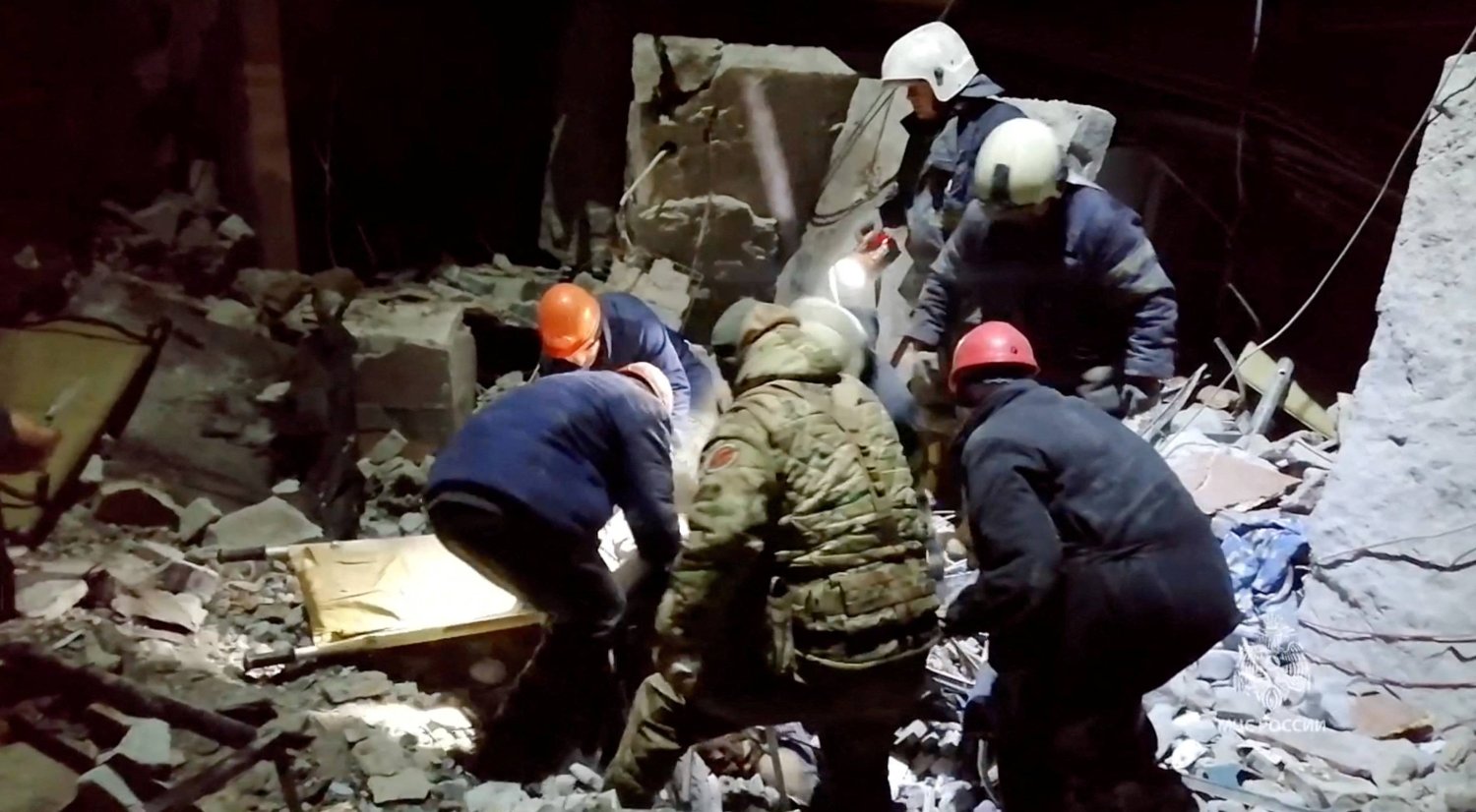 روسيا: 28 قتيلًا في هجوم على مبنى بشرق أوكرانيا