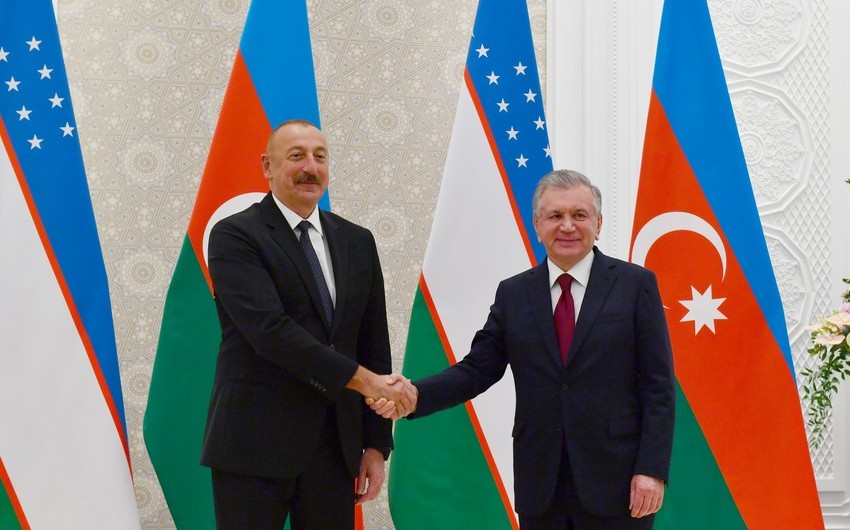 Shavkat Mirziyoyev congratulates Ilham Aliyev on his confident victory in elections