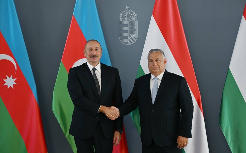 Hungarian PM makes phone call to Azerbaijani President
