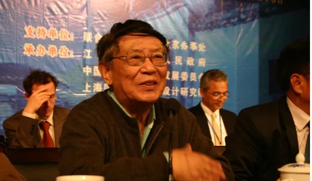 Dissident Chinese academic has his brain FROZEN