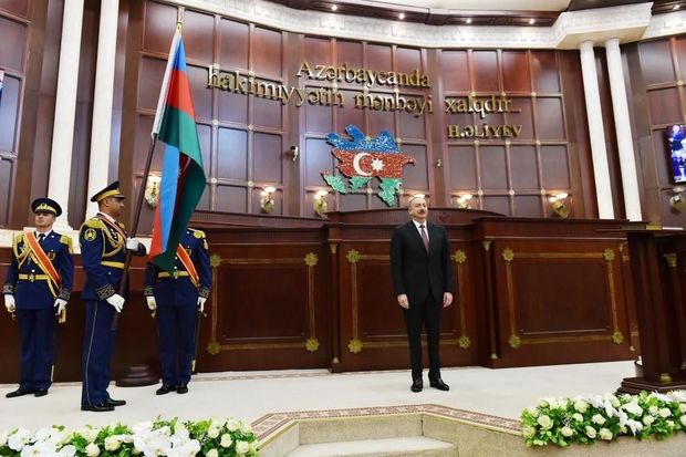 بعد فوزه في الإنتخابات... علييف يؤدي اليمين في مجلس النواب الأذربيجاني