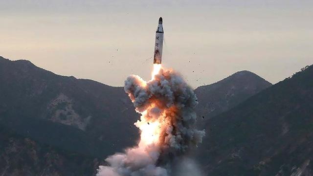 Şimali Koreya bir neçə naməlum raket atıb