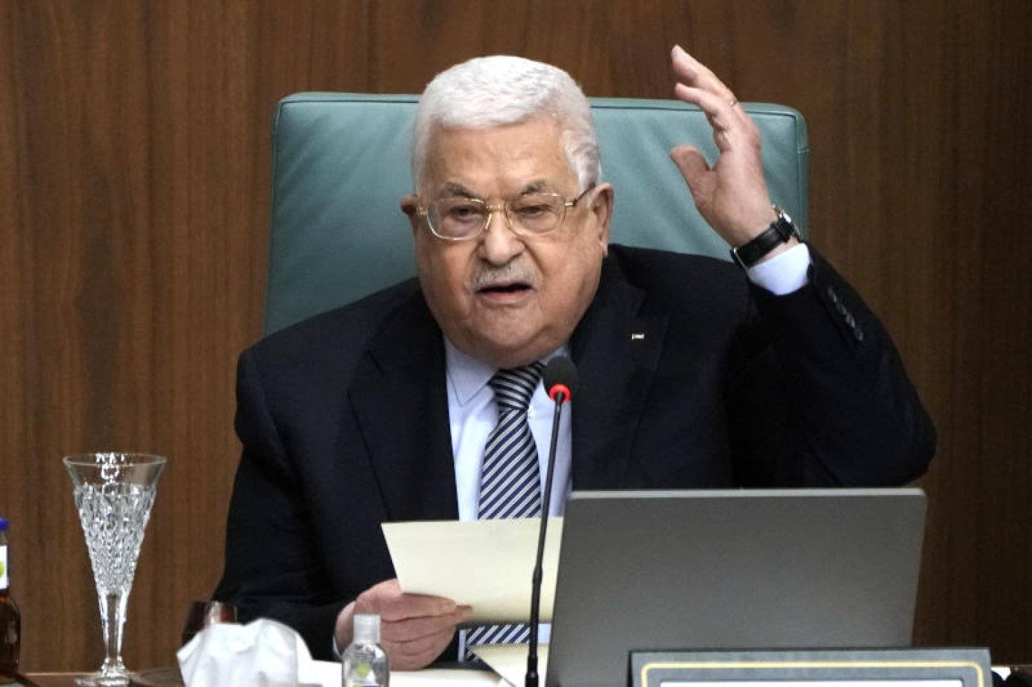 الرئيس الفلسطيني يطالب «حماس» بسرعة إنجاز صفقة تبادل المحتجَزين لمنع التهجير