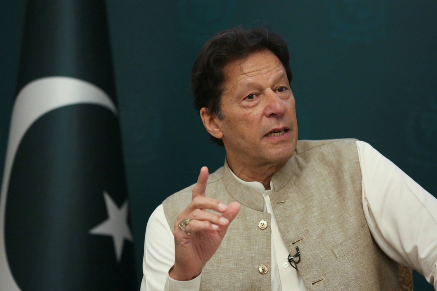 عمران خان يرشح نائباً متوارياً لرئاسة الحكومة الباكستانية المقبلة