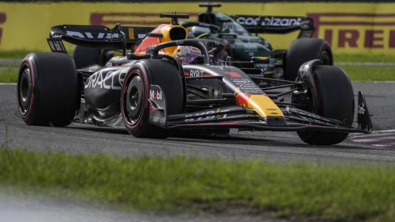 Verstappen takes pole for Japanese GP