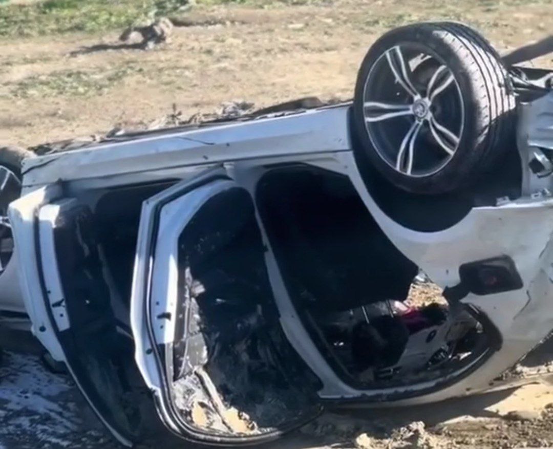Ödənişli yolda "BMW" aşdı - VİDEO