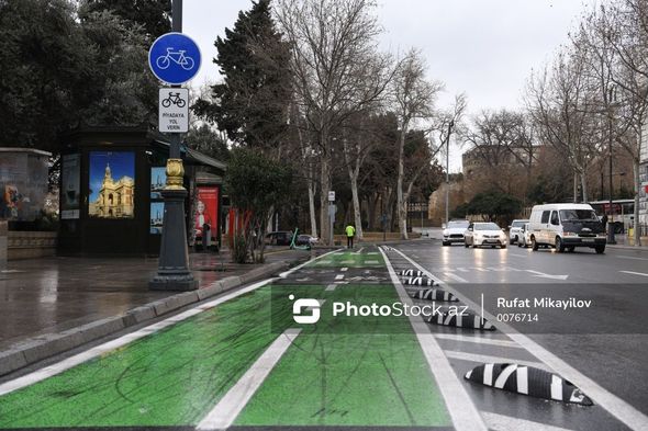 На велосипедных полосах в Баку устанавливают специальные барьеры - ФОТО