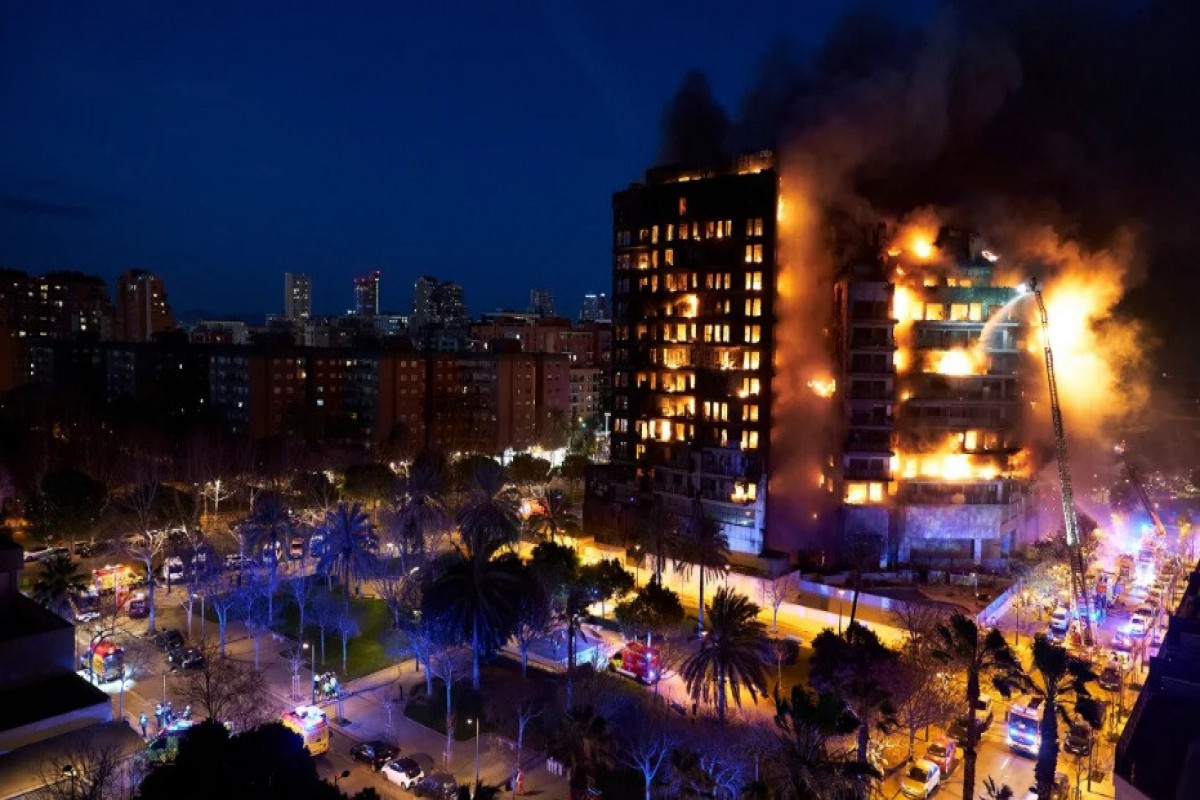 В Испании произошел пожар в высотном здании, 4 человека погибли