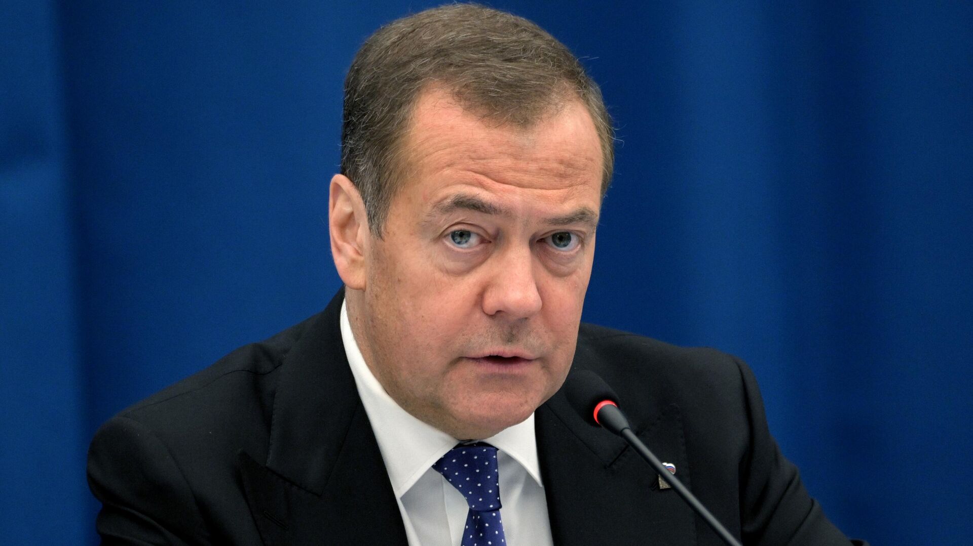 Медведев призвал «мстить везде, где только можно» за санкции