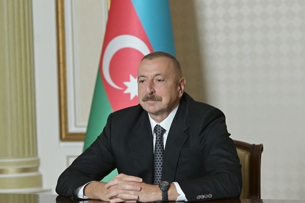 Президент Ильхам Алиев поздравил эмира Кувейта