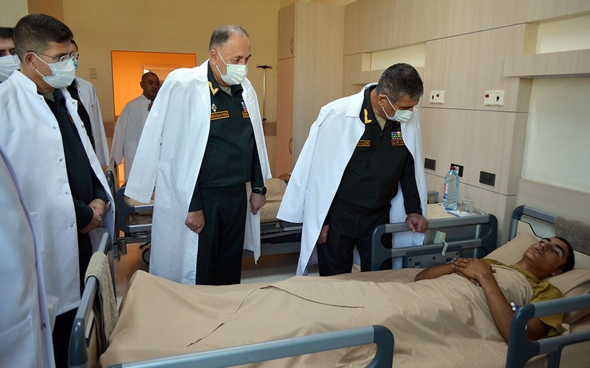 Leadership of Azerbaijan's Defense Ministry visits military hospital