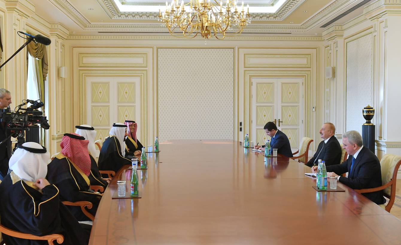 علييف يستقبل وزير الحج والعمرة السعودي