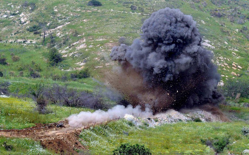 Двое военнослужащих азербайджанской армии подорвались на мине