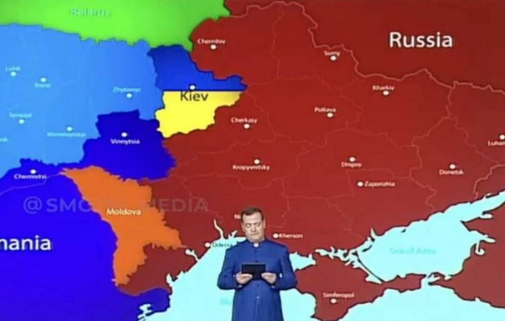 Medvedev Beynəlxalq Forumda Ukraynanın dörd dövlət arasında bölündüyü xəritə nümayiş etdirib