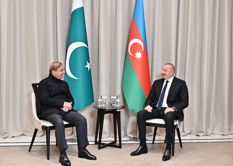Президент пригласил премьер-министра Пакистана совершить визит в Азербайджан