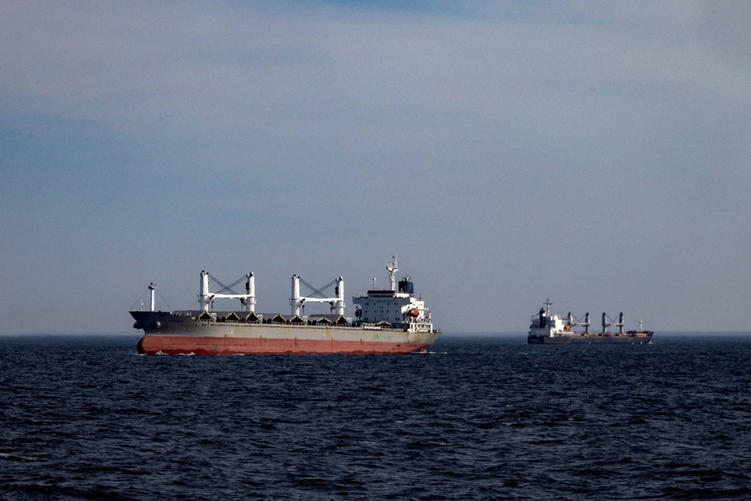 أوكرانيا تعلن إصابتها سفينة حربية روسية في البحر الأسود