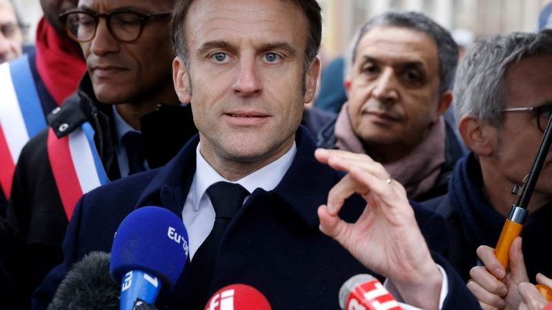 Macron urges Ukraine's allies not to be 'cowards'