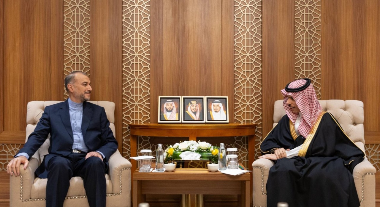 وزير الخارجية السعودي يبحث مع نظيره الإيراني سبل تعزيز التعاون