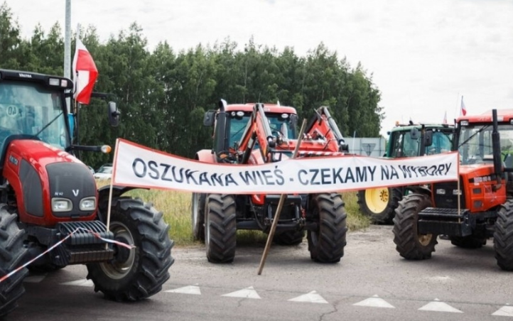 Farmers protesting in Warsaw