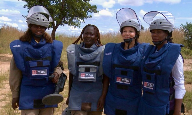 Heidi Kühn Calls for Global Action on Landmine Clearance in Angola - PHOTOS - VIDEO