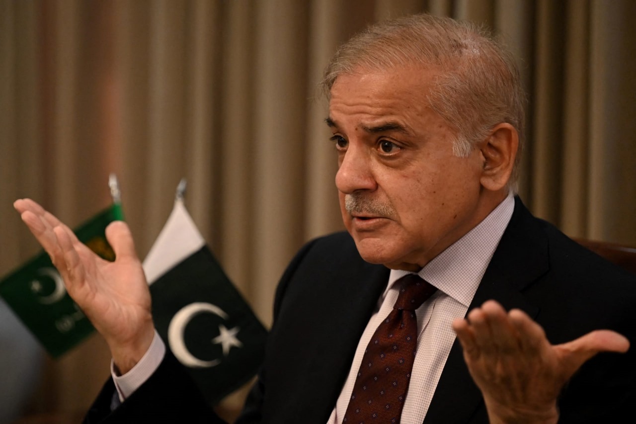 رئيس وزراء باكستان يدعو لتشجيع الاستثمار الأجنبي في استخراج الغاز